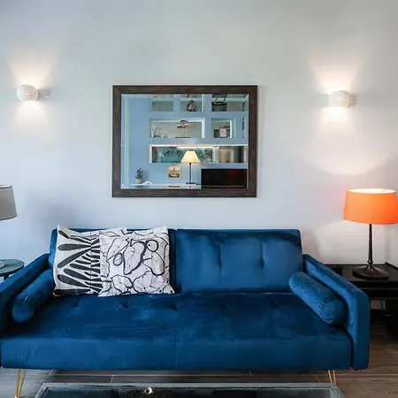 Апартамент F & B Collection - Flat For 4 *